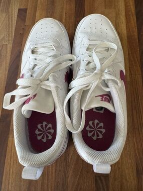 Nike White Low-Top Sneakers with Deep Magenta Insole